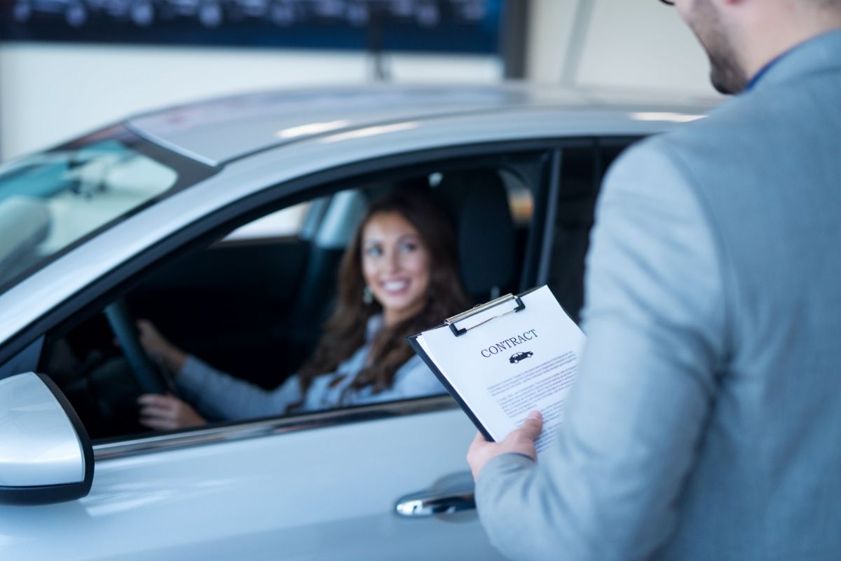 Come scegliere l'auto usata ideale: controlli, garanzie e chilometri