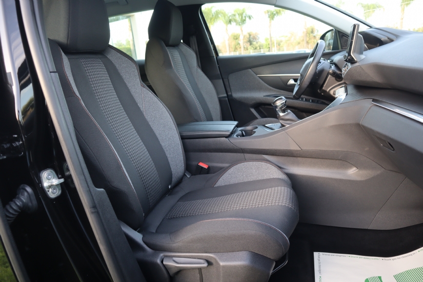Peugeot  3008 