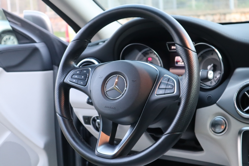 Mercedes-Benz CLA 220