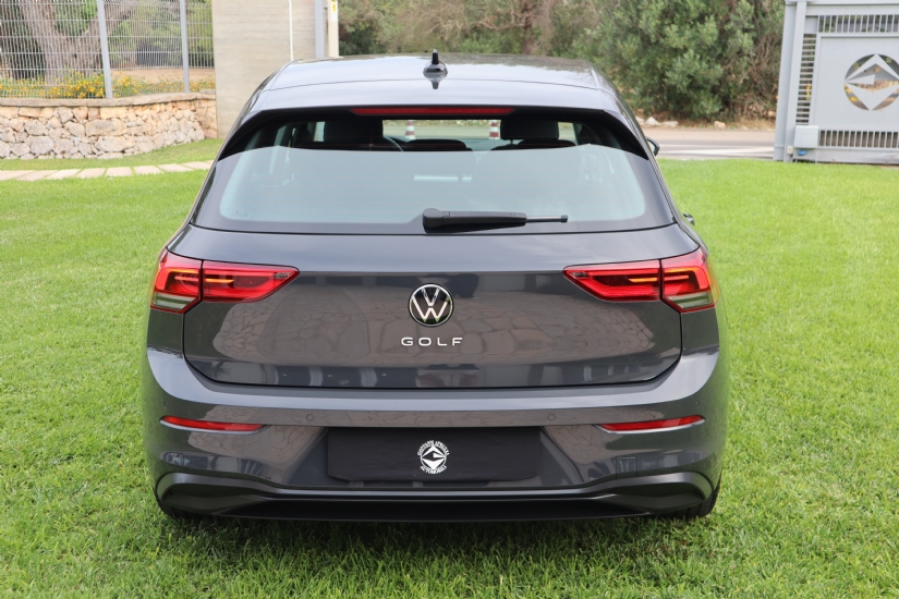 Volkswagen  Golf 