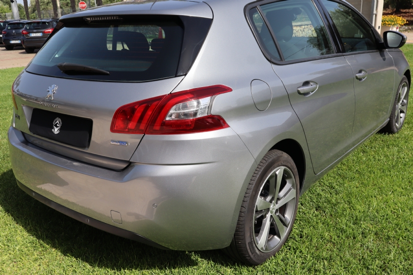 Peugeot  308 