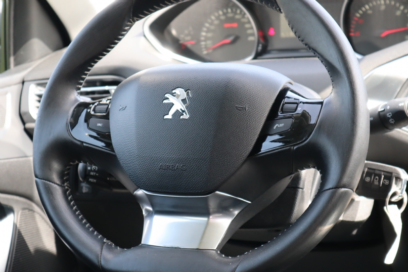 Peugeot  308 